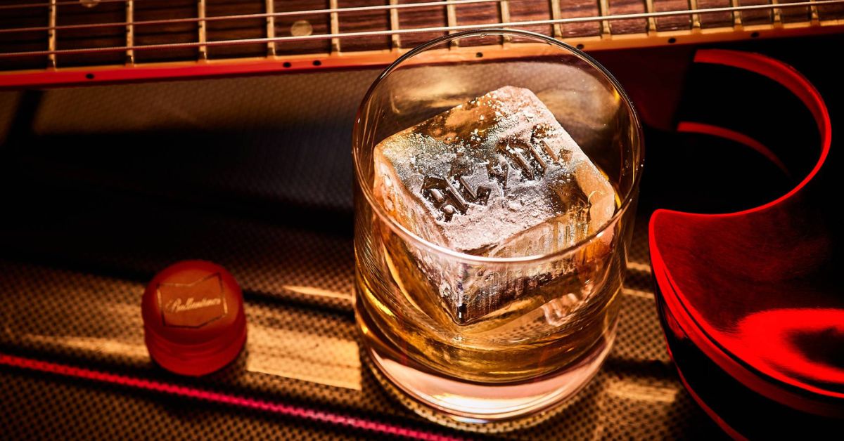 AC/DC predstavujú limitovanú edíciu whisky
