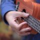 Ako sa naučiť hrať na ukulele, prvých 5 akordov pre začiatočníkov