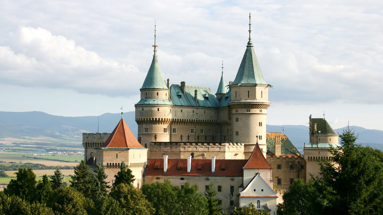 Odkryte poklady minulosti, najkrajšie hrady a zámky na Slovensku