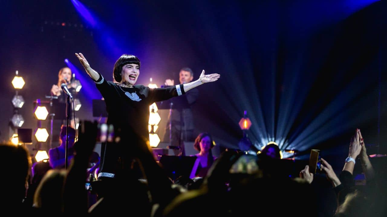Mireille Mathieu mieri na Slovensko, legendárna šansoniérka očarí Bratislavu