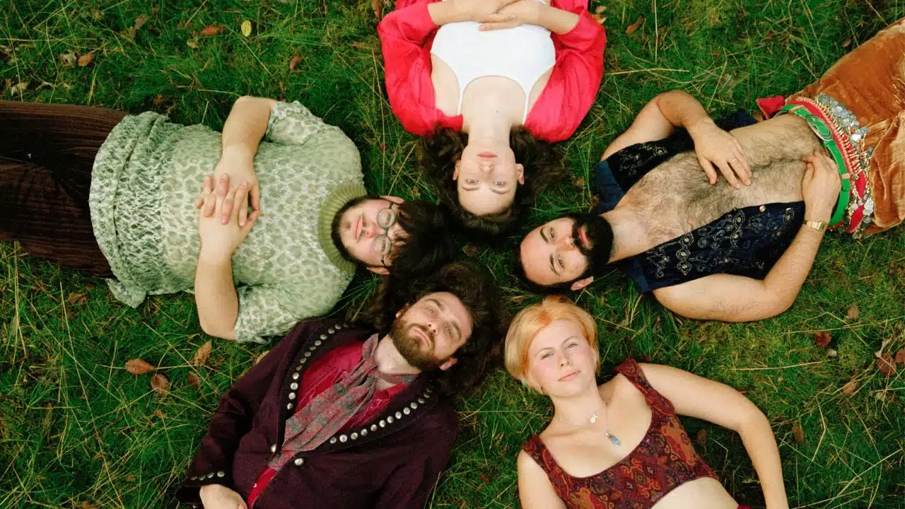 Slovenská kapela Tolstoys sa chystá na Glastonbury, prinesie svoj šarm a hudbu na legendárny festival