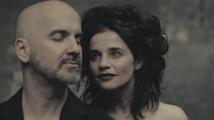 Igor Timko a Alena Ďuránová v emotívnom záberu z videoklipu k piesni Múza.