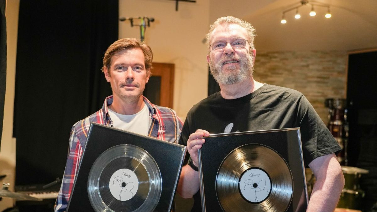 Legenda opäť žiari: Richard Müller získal dvojplatinovú platňu za album DUETY