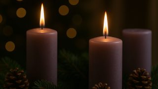 Druhá adventná nedeľa Svieca pokoja prináša svetlo do našich dní