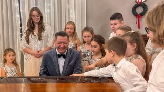 PV Acoustic vdýchli piesni Zima na saniach nový život v nežnej klavírno husľovej podobe