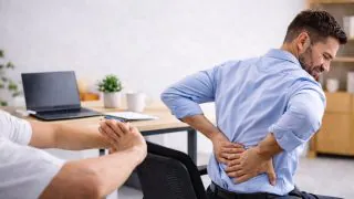 Máte sedavé zamestnanie Tieto fyzioterapeutické triky vám zachránia chrbát priamo v kancelárii