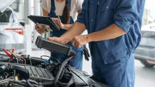 Vaša spoľahlivá zastávka pre bezstarostné cestovanie a bezpečnosť vozidla