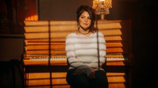 Celeste Buckingham spieva nový slovenský list láske. Skladba Milý Budúci je odkazom partnerovi, ktorý raz príde