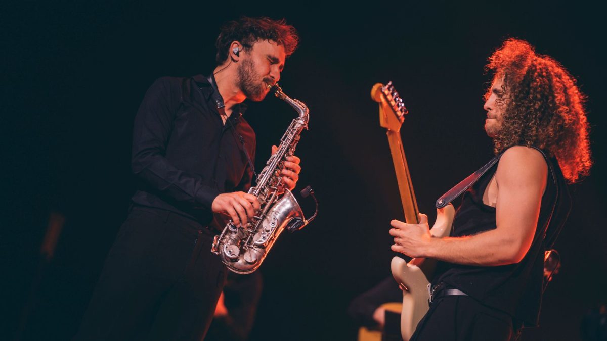 Dávid Bílek ukázal najväčšiu Gitarovú Show svojej kariéry. Lietal nad publikom, hral filmové hity aj folklór